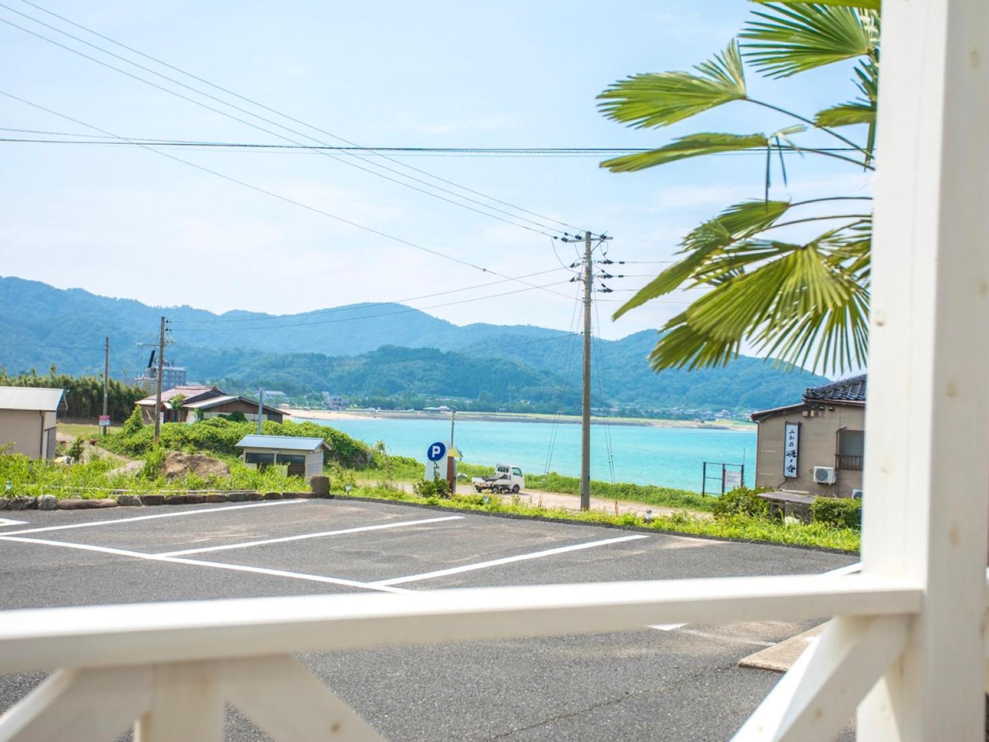 Livemax Sea Front 3*