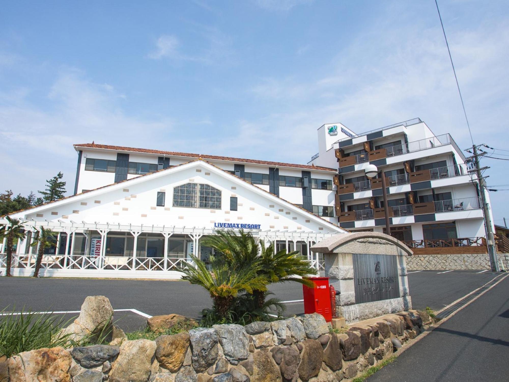 Livemax Sea Front 3*