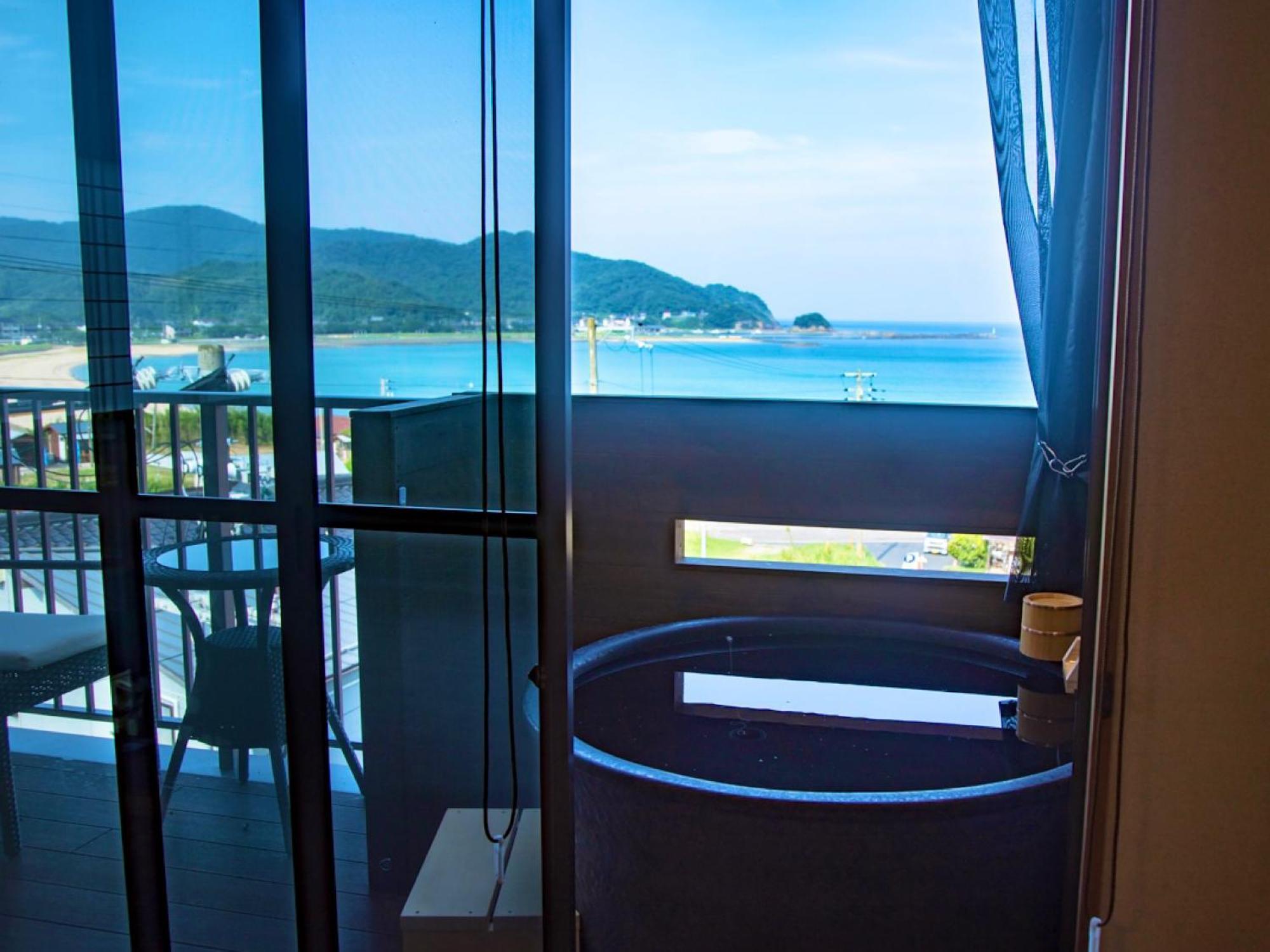 Livemax Sea Front