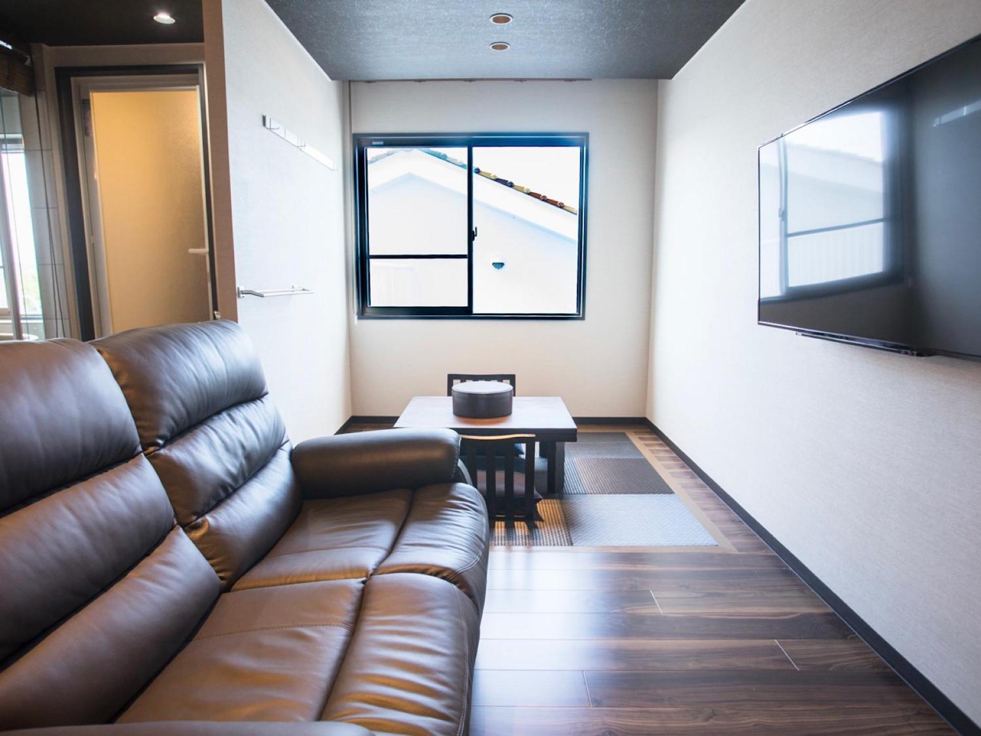 Livemax Sea Front